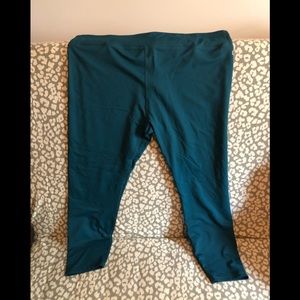 Fabletics Capri leggings Teal 1X